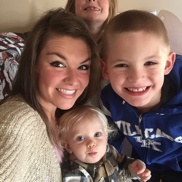 Meet Your Posher, Halley - Picture 5 of 15